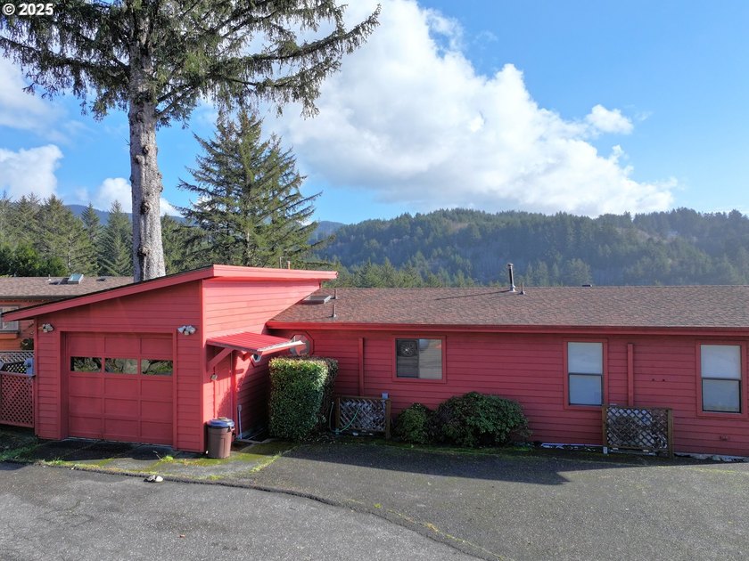 OCEAN VIEWS from this large, active vacation rental at - photo 4