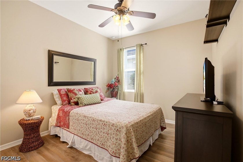 Experience this Beautifully Maintained 3 Bedroom + Den, 2 Bath - photo 31