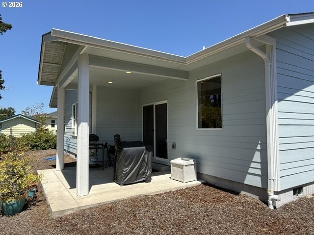Beautifully maintained *Rogue* floor plan offering 1,765 sq. ft - photo 32