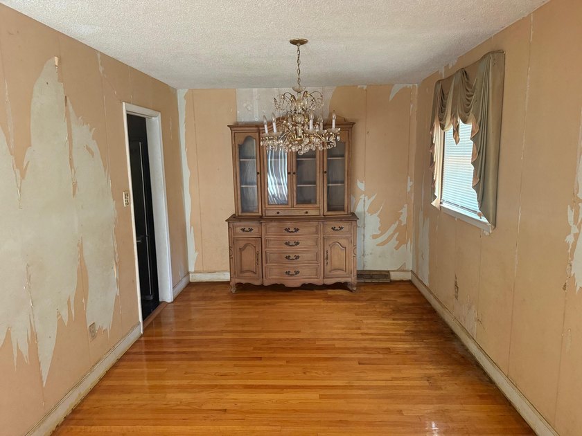 Don't sleep on this one. This 3-bedroom, 2.5-bath tri-level is - photo 3