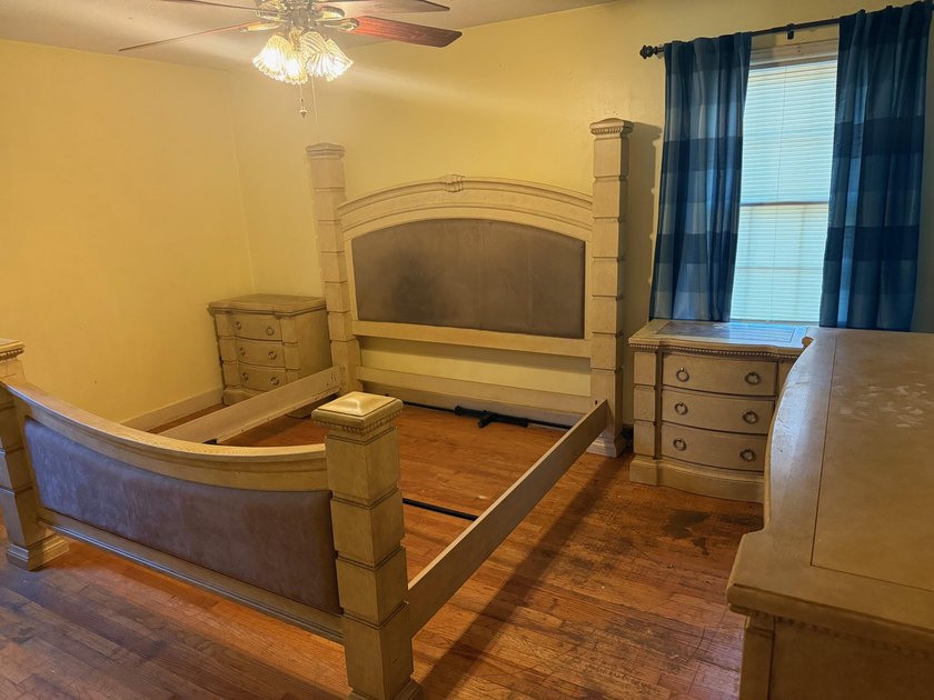 Don't sleep on this one. This 3-bedroom, 2.5-bath tri-level is - photo 6