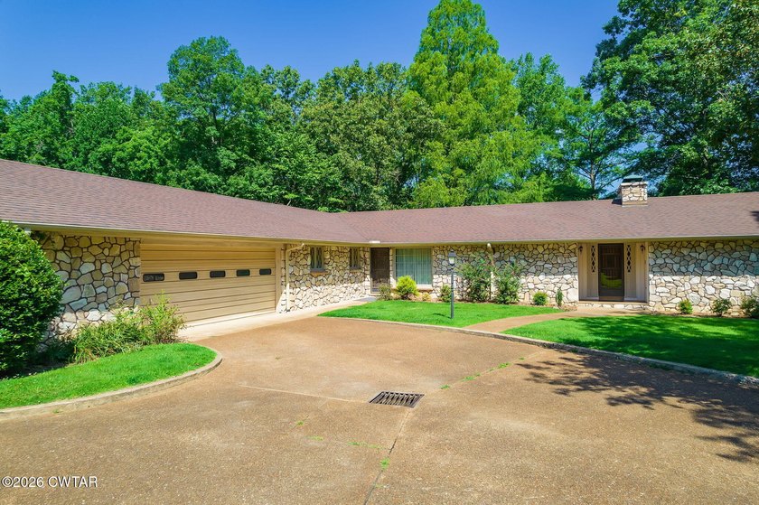 Looking for a family home with room to grow? This is it! Located - photo 35