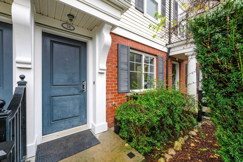 THE KEW by Mosiac! WELL MAINTAINED townhome in desirable complex - photo 3