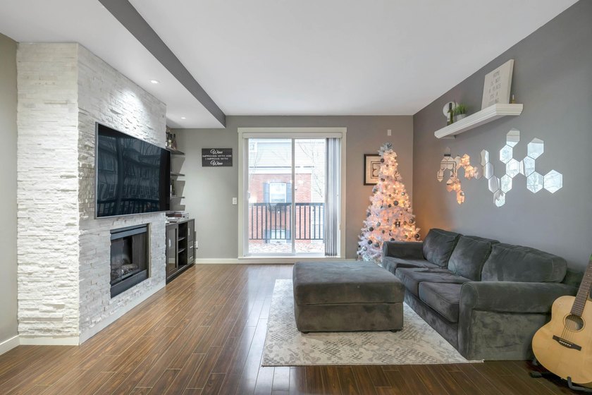 THE KEW by Mosiac! WELL MAINTAINED townhome in desirable complex - photo 6