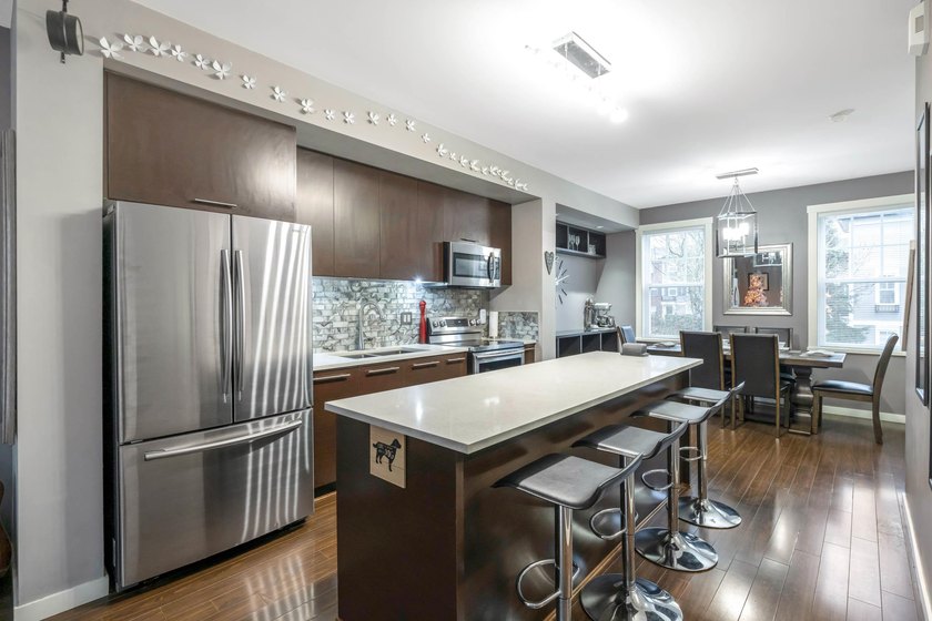 THE KEW by Mosiac! WELL MAINTAINED townhome in desirable complex - photo 9