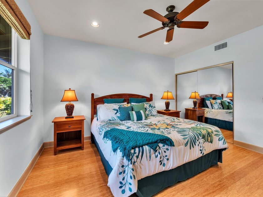 Welcome to this beautifully updated two-bedroom, two-bath - photo 8