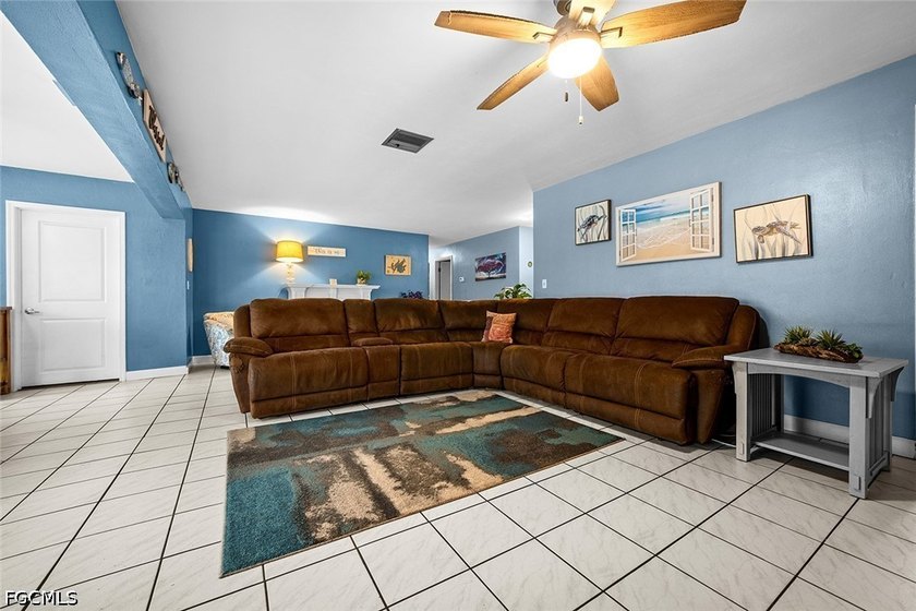 Charming pool home in the highly desirable SE Cape Coral Country - photo 5