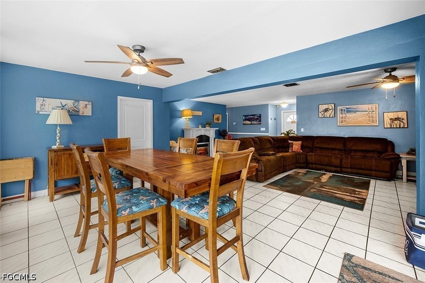 Charming pool home in the highly desirable SE Cape Coral Country - photo 9