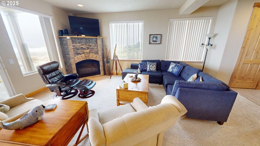 Prime Oceanfront Vacation Rental - Fully Furnished &amp; Turnkey! - photo 3