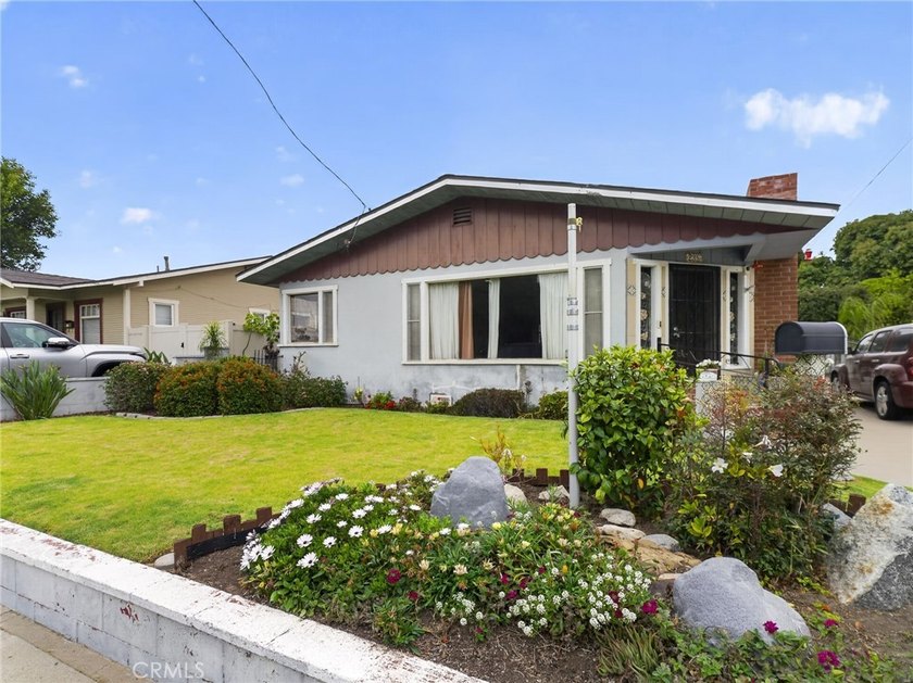 Charming Ventura opportunity! This 3-bedroom, 1-bath home offers - photo 7