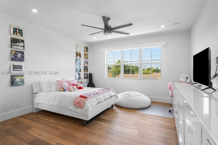 Experience elevated luxury living in this exceptional residence - photo 43