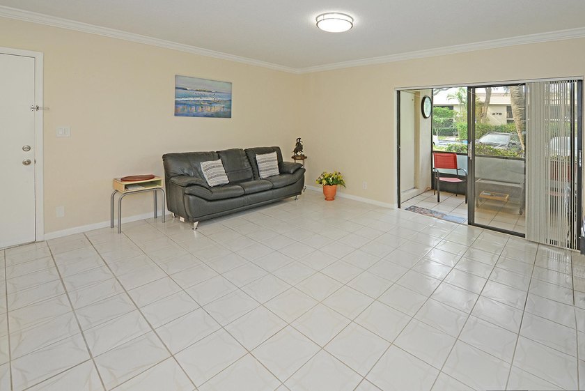 Bright corner unit with tons of natural light and large spacious - photo 5