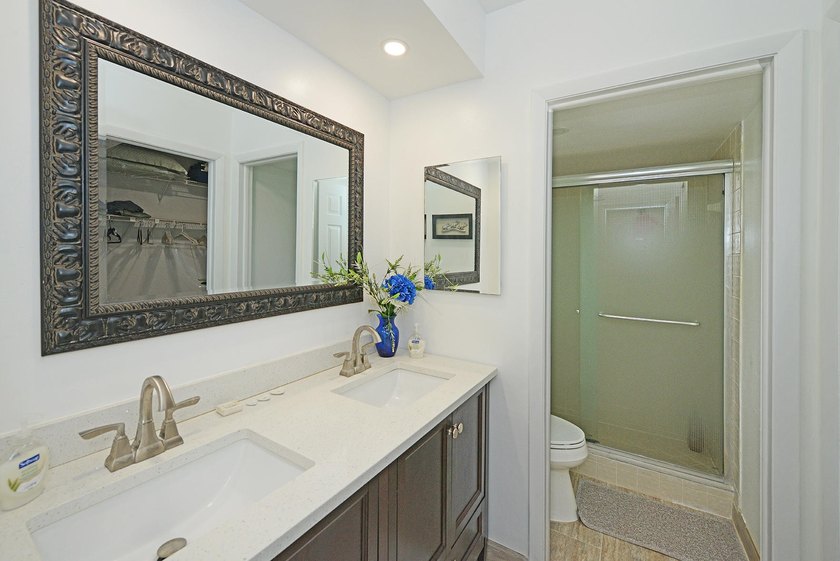 Bright corner unit with tons of natural light and large spacious - photo 8