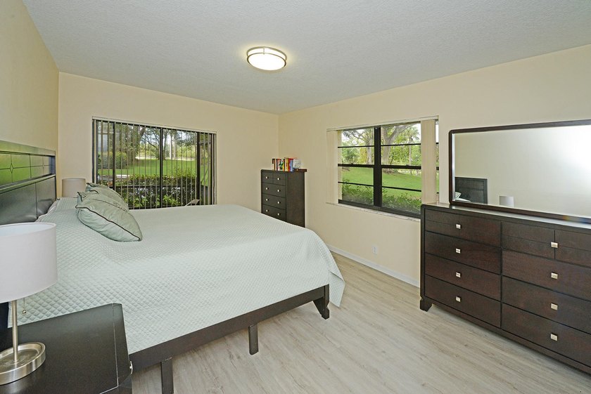 Bright corner unit with tons of natural light and large spacious - photo 10