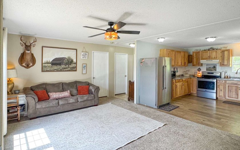 Your North Florida Home Awaits! Discover the charm of country - photo 3