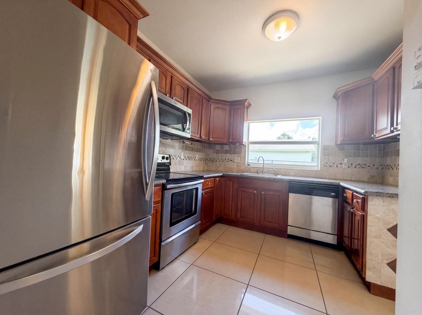 Imagine 453 N Deerfield Ave, a residence recently updated with - photo 2