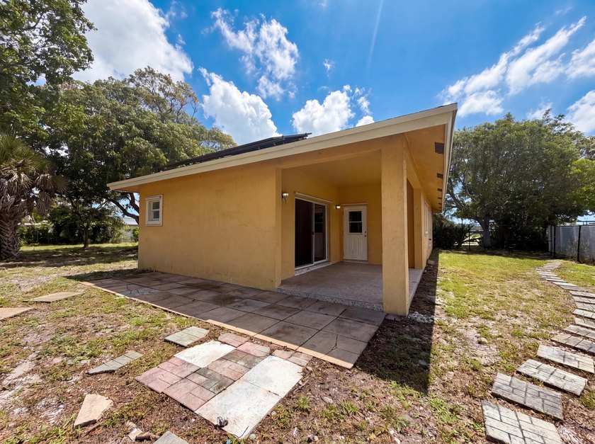 Imagine 453 N Deerfield Ave, a residence recently updated with - photo 5