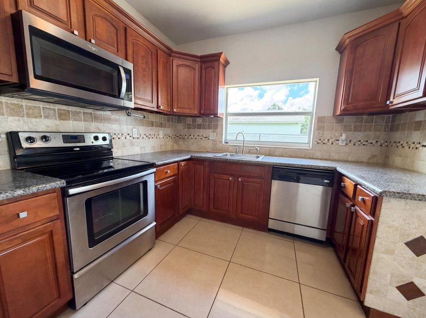 Imagine 453 N Deerfield Ave, a residence recently updated with - photo 6