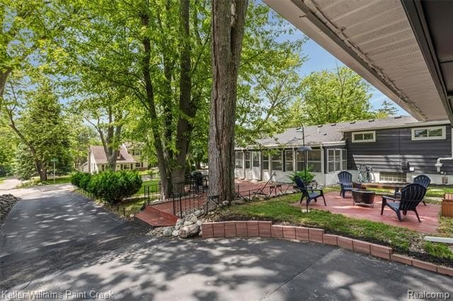 Welcome to 3815 Edgecrest St, a beautiful home in the heart of - photo 29
