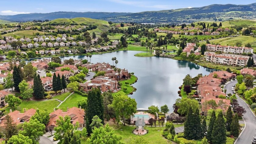 Welcome to this bright and open home in the desirable GATED - photo 40
