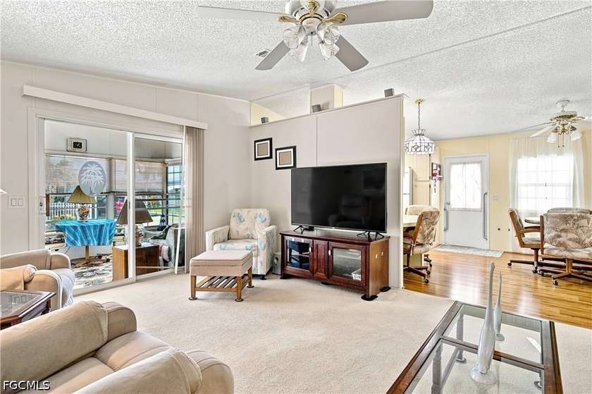 Welcome to this beautifully maintained, move-in-ready home - photo 8