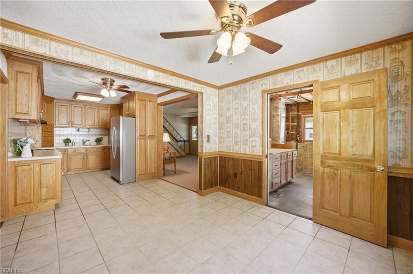 Meticulously maintained 2-story home in sought-after Poplar - photo 8