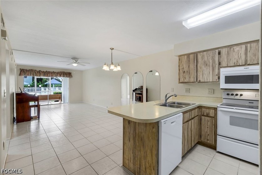 Enjoy affordable, low-maintenance Florida living in this - photo 10