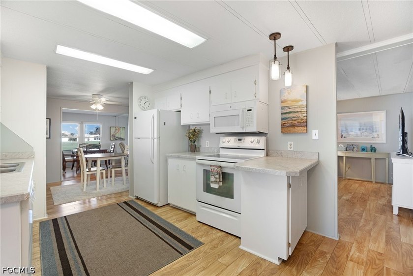 Welcome to your dream home in the prestigious Six Lakes Country - photo 7