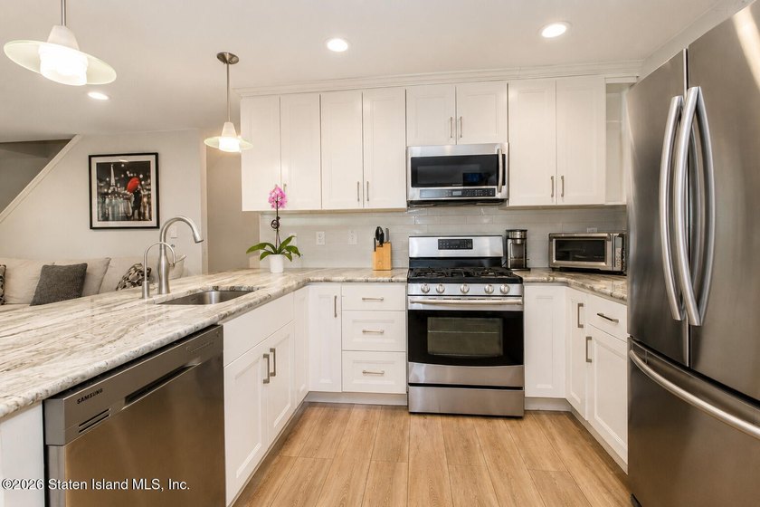 Welcome to 102 Cebra Avenue! This spacious 2-3 bedroom - photo 14