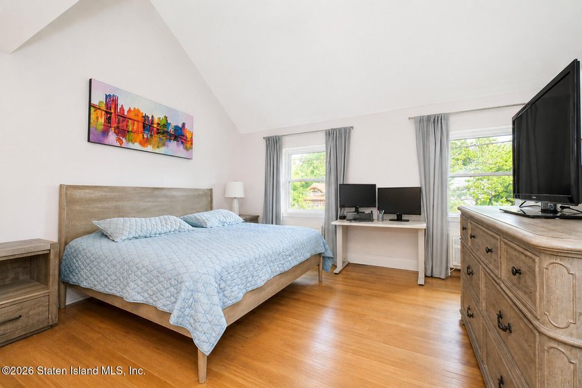 Welcome to 102 Cebra Avenue! This spacious 2-3 bedroom - photo 21