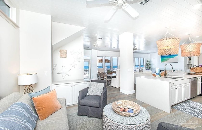Sand and Light Beach House - Set directly on the sugar-white - photo 12