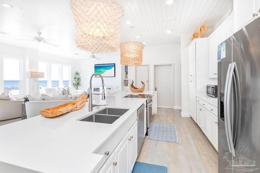 Sand and Light Beach House - Set directly on the sugar-white - photo 13