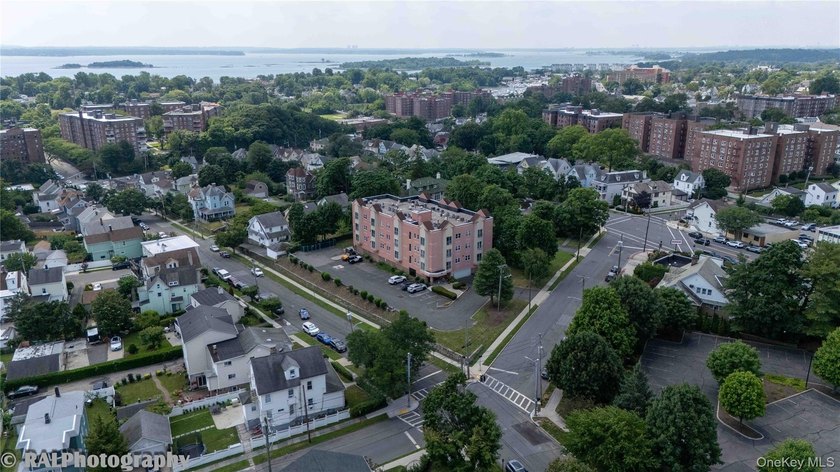 Soundview Terrace Condo is just steps from the New Rochelle's - photo 15