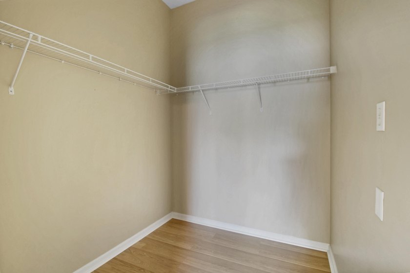 Welcome to 948 Oak Arbor Circle, a beautifully maintained - photo 16