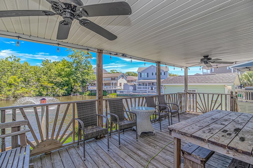 This LAKE FRONT 5 bedroom 3 bath beach house with amazing views - photo 22