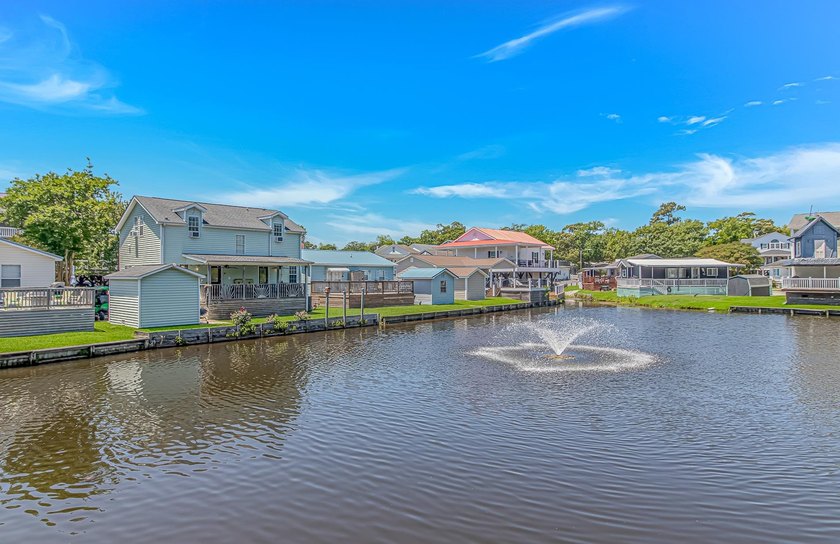 This LAKE FRONT 5 bedroom 3 bath beach house with amazing views - photo 25