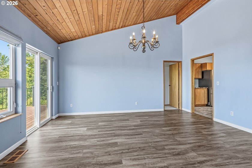 Enjoy the beauty of the Pacific Northwest in this custom-built 4 - photo 12