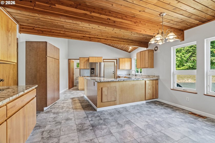 Enjoy the beauty of the Pacific Northwest in this custom-built 4 - photo 16