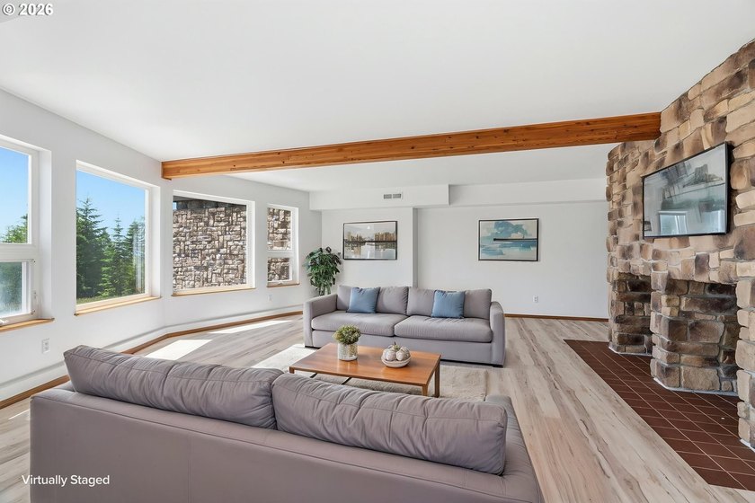 Enjoy the beauty of the Pacific Northwest in this custom-built 4 - photo 31