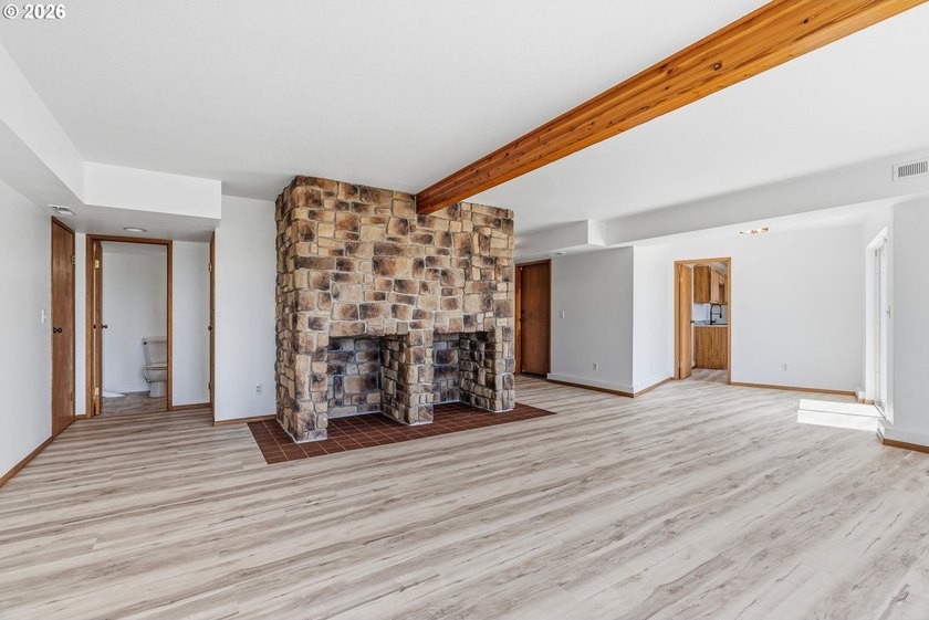 Enjoy the beauty of the Pacific Northwest in this custom-built 4 - photo 32