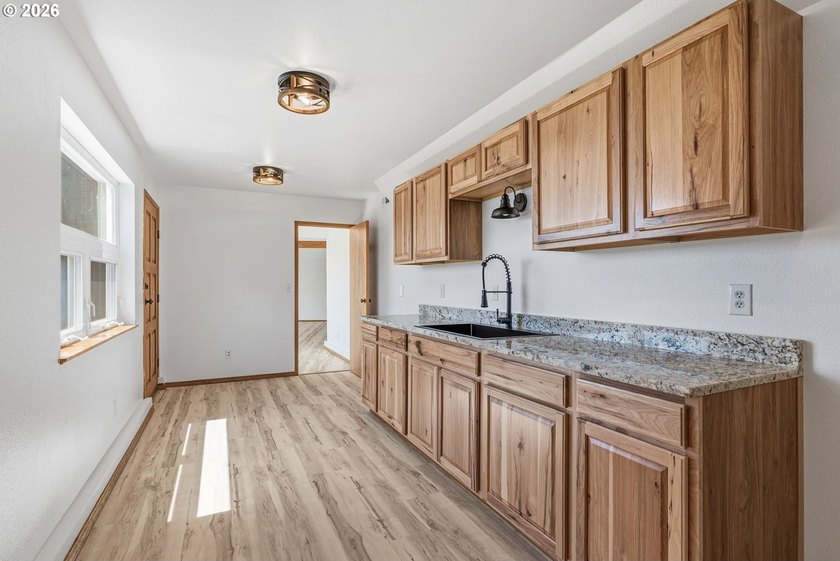 Enjoy the beauty of the Pacific Northwest in this custom-built 4 - photo 33