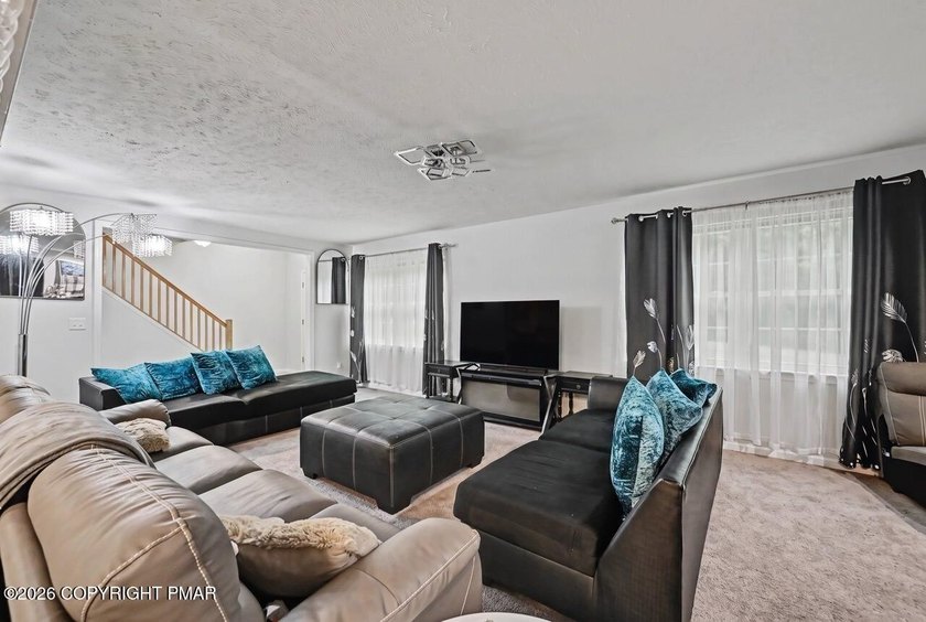 Large Colonial Home located in Emerald Lakes Community! Home - photo 11