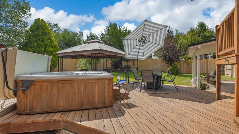 Welcome home to this beautifully maintained home located on a - photo 24