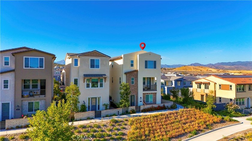 Corner Lot with Front-Row Views! Perfectly situated on a premium - photo 3