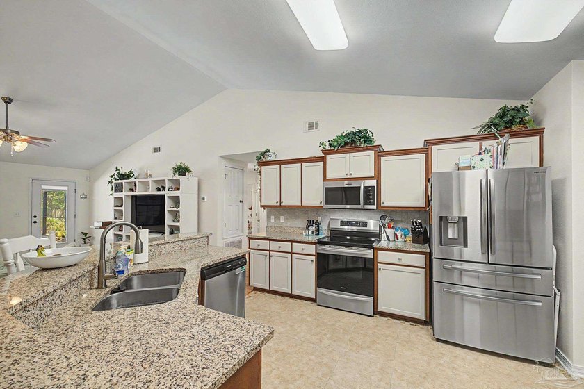 Located in the highly desirable Summerset Estates community of - photo 18