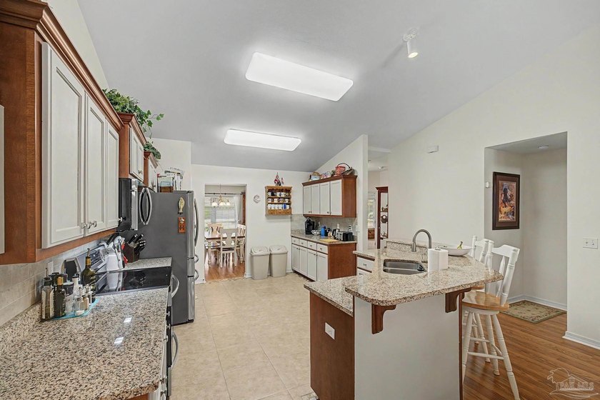 Located in the highly desirable Summerset Estates community of - photo 19