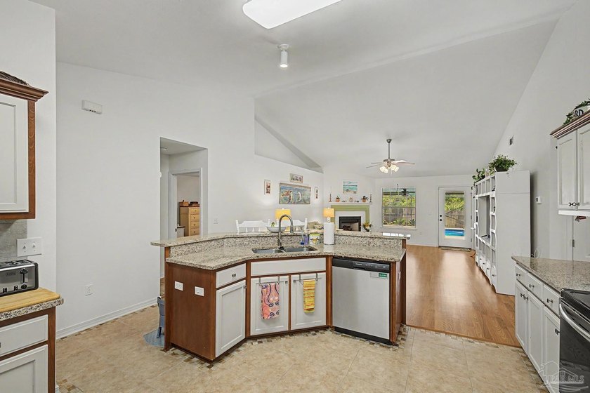 Located in the highly desirable Summerset Estates community of - photo 20