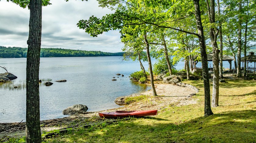 Welcome to your dream lakefront retreat! Serene lakeside living - photo 2