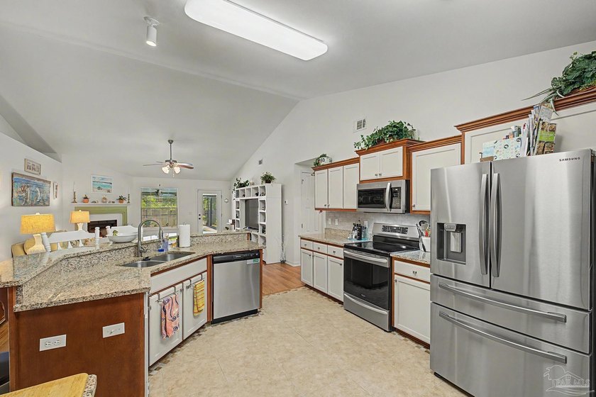 Located in the highly desirable Summerset Estates community of - photo 22