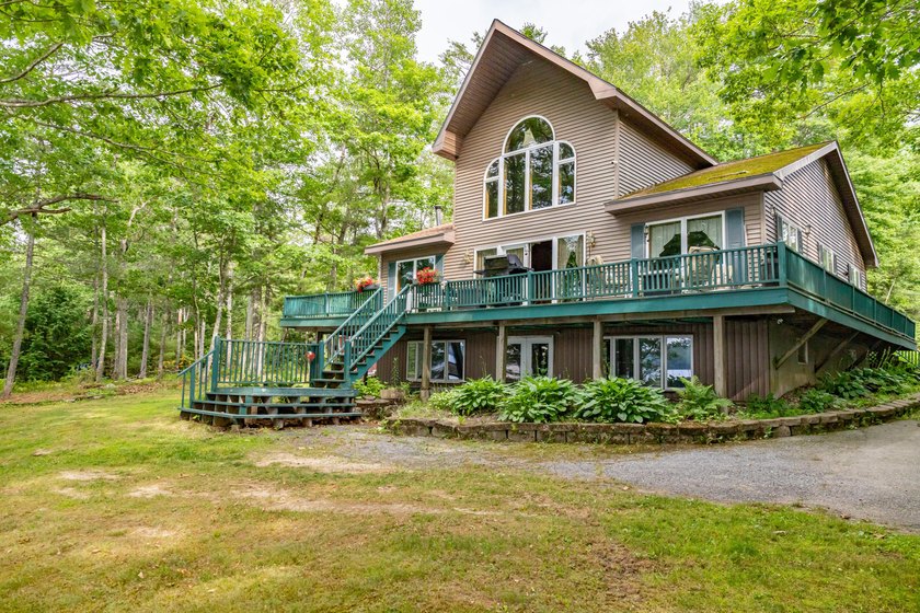 Welcome to your dream lakefront retreat! Serene lakeside living - photo 6